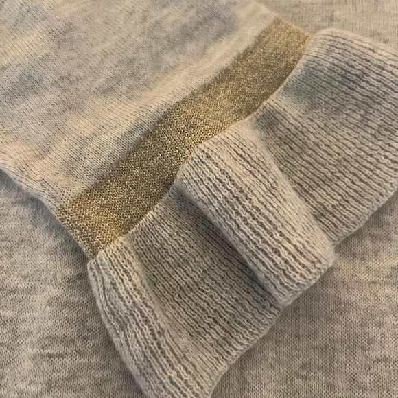 Lily Pulitzer oversized light gray lightweight sweater with 3/4 sleeves - Picture 5 of 11